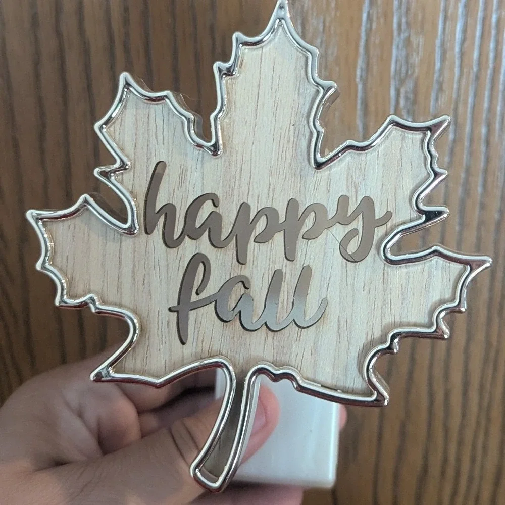 Bath & Body Works Happy Fall Maple Leaf Light-Up Wallflower Plug In Diffuser